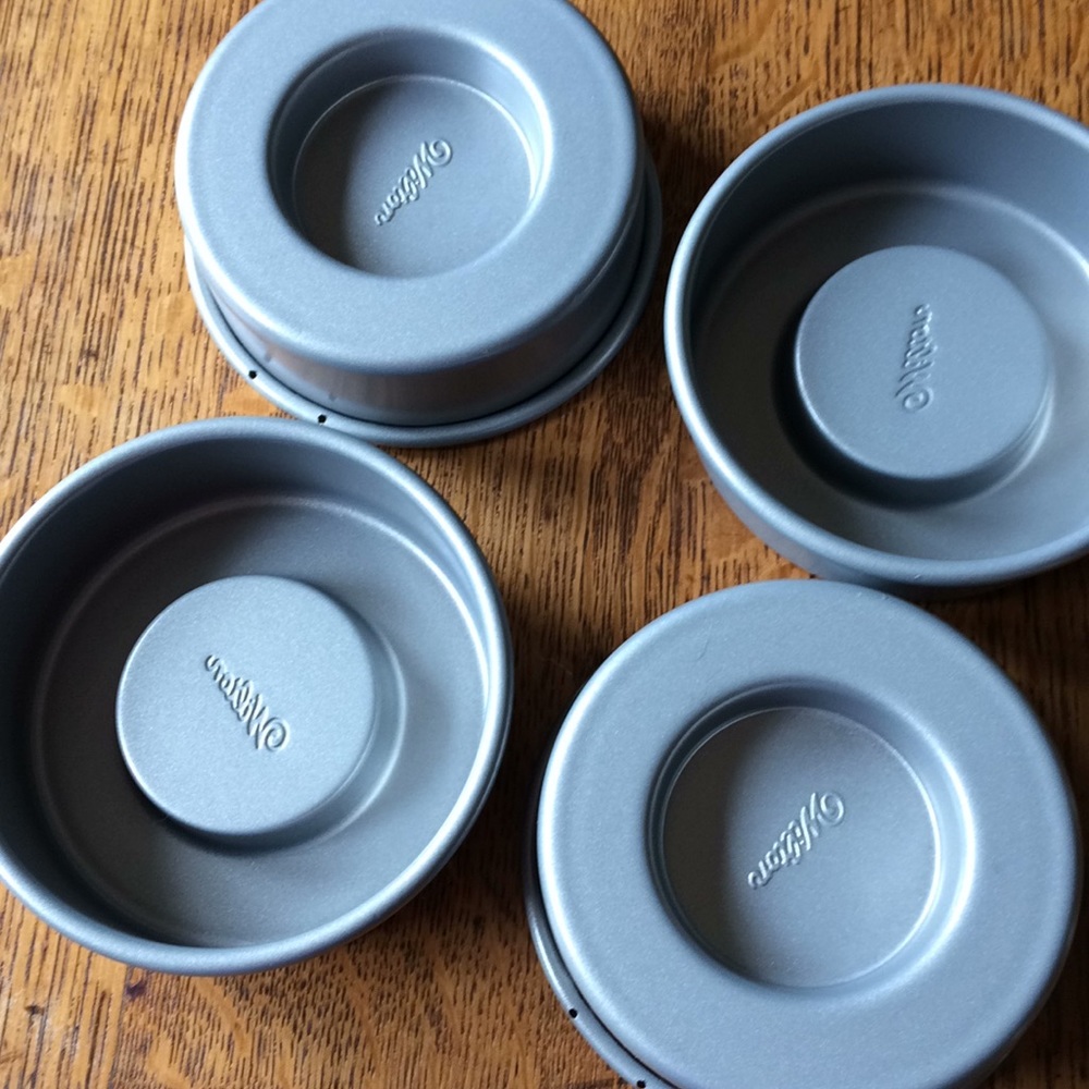 WILTON CAKELET BAKING PAN SET OF 4